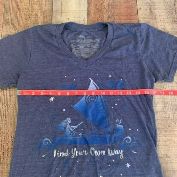 Disney womens v-neck short sleeve t-shirt with Moana in blue -M - Picture 2 of 6